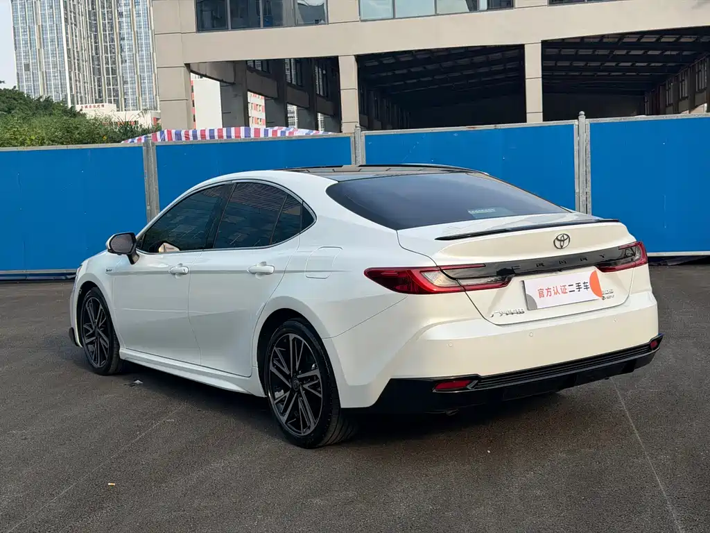 Toyota Camry — миниатюра 12