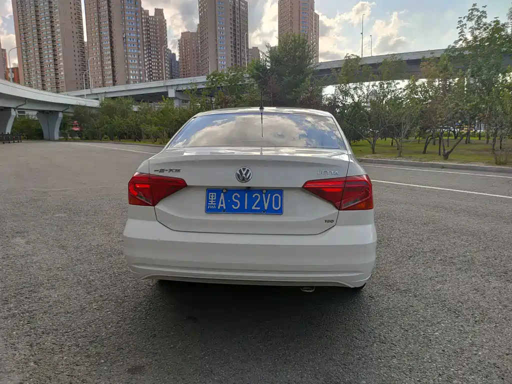 Volkswagen Jetta — миниатюра 7