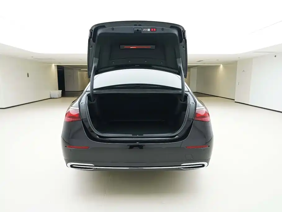 Mercedes-Benz E-Class — миниатюра 6