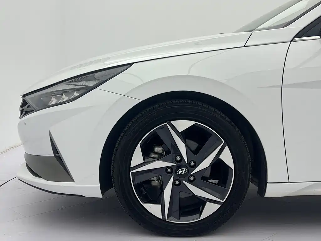 Hyundai Elantra — миниатюра 21