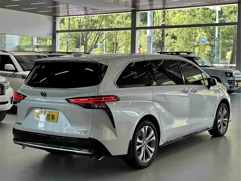 Toyota Sienna 2026 2.5L Premium Luxury