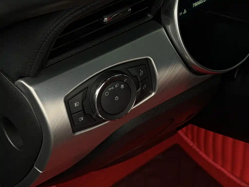 Ford Mustang — миниатюра 9