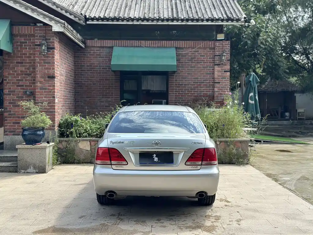 Toyota Crown — миниатюра 5