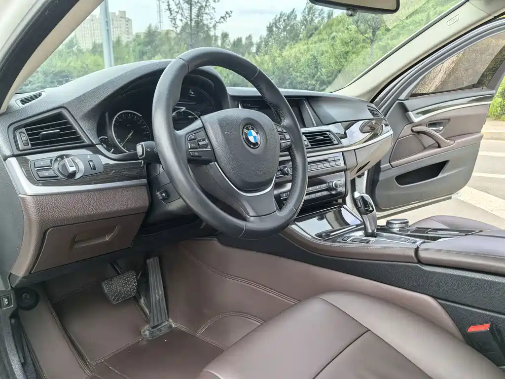 BMW 5 Series — миниатюра 9