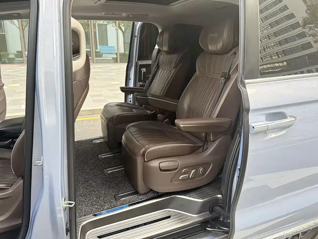 Roewe iMAX8 New Energy — миниатюра 7