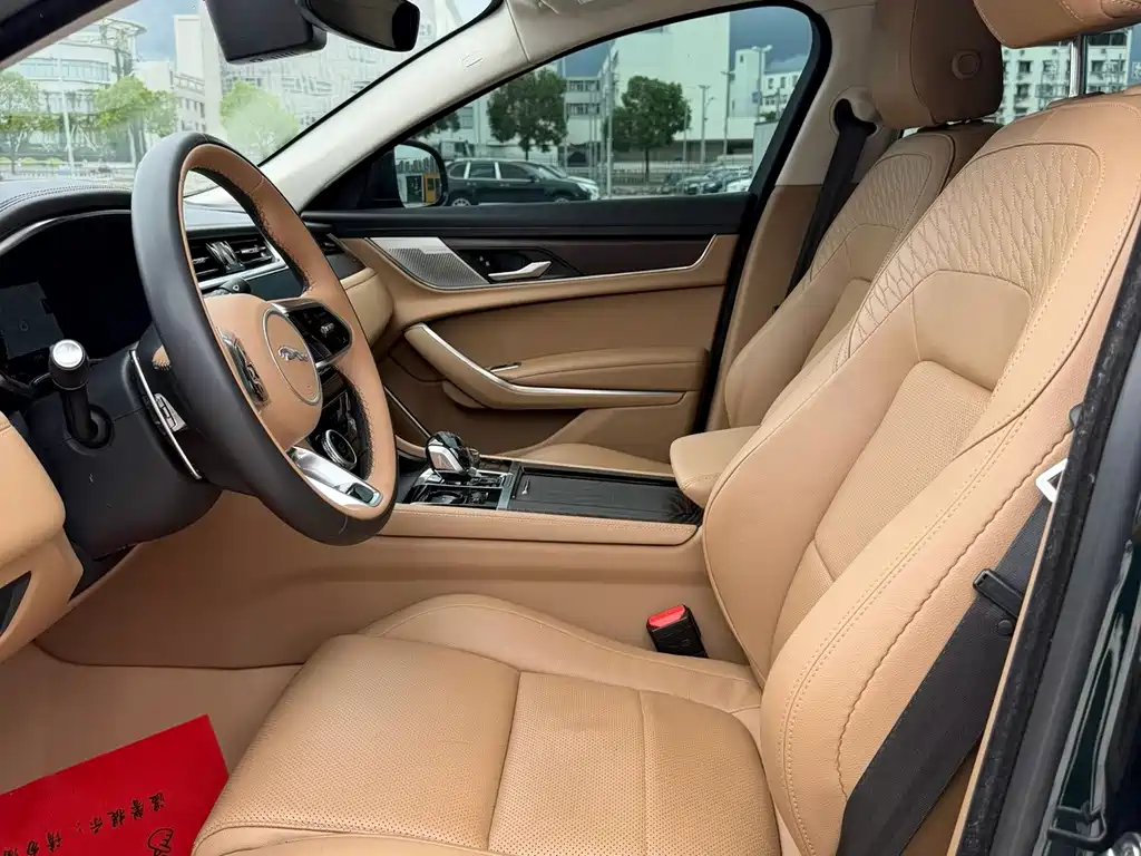 Jaguar XFL — миниатюра 4