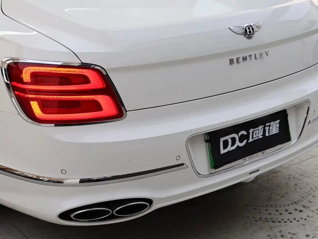 Bentley Flying Spur PHEV — миниатюра 10
