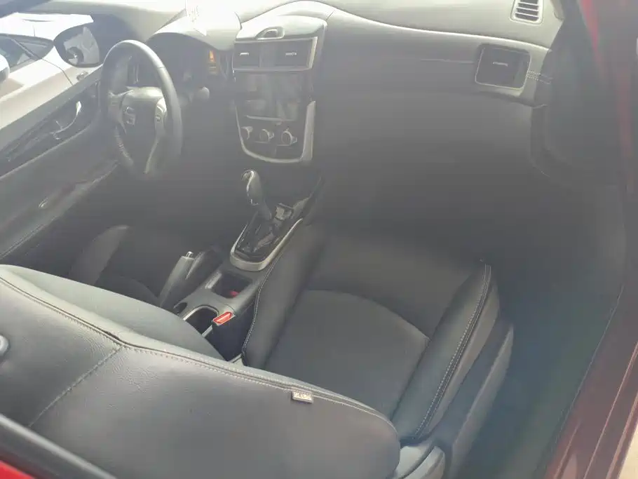 Nissan Tiida — миниатюра 8