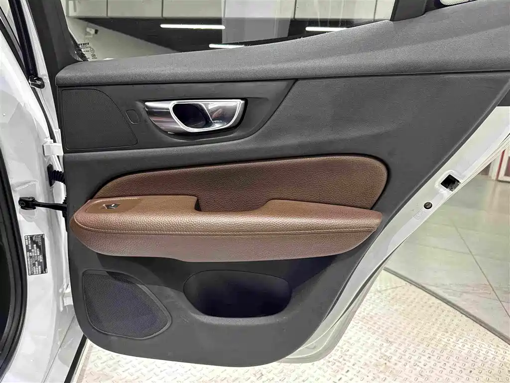 Volvo S60 — миниатюра 25