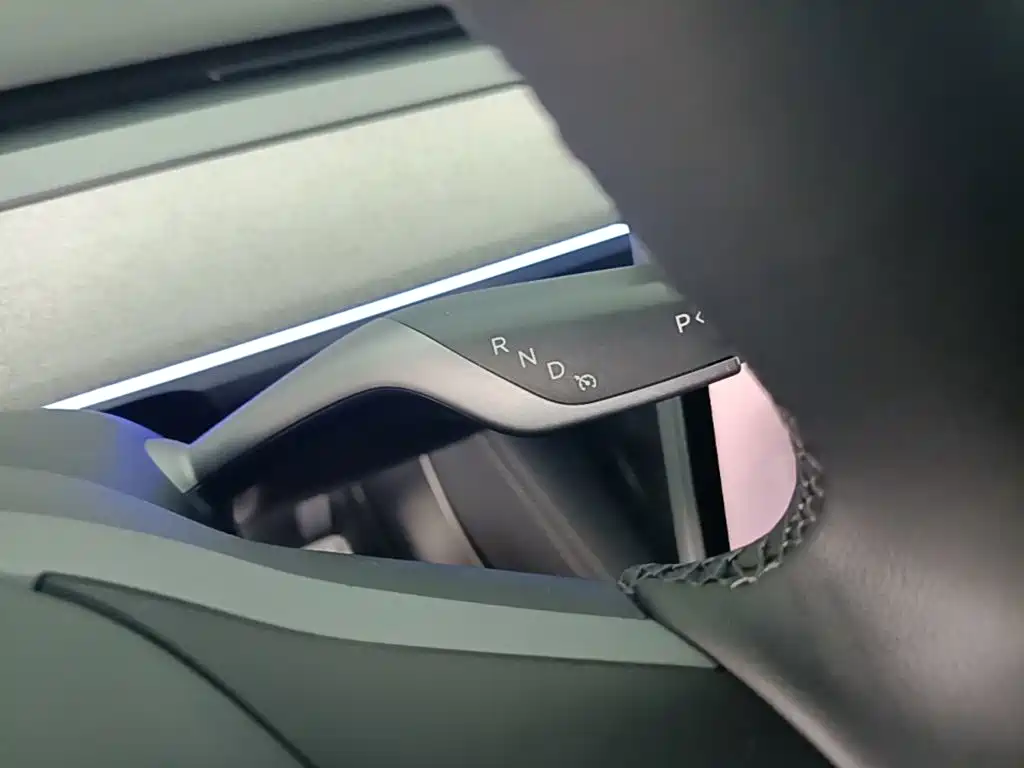 Tesla Model Y — миниатюра 14