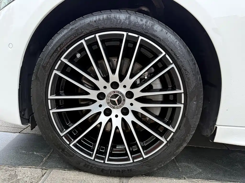 Mercedes-Benz C-Class — миниатюра 14