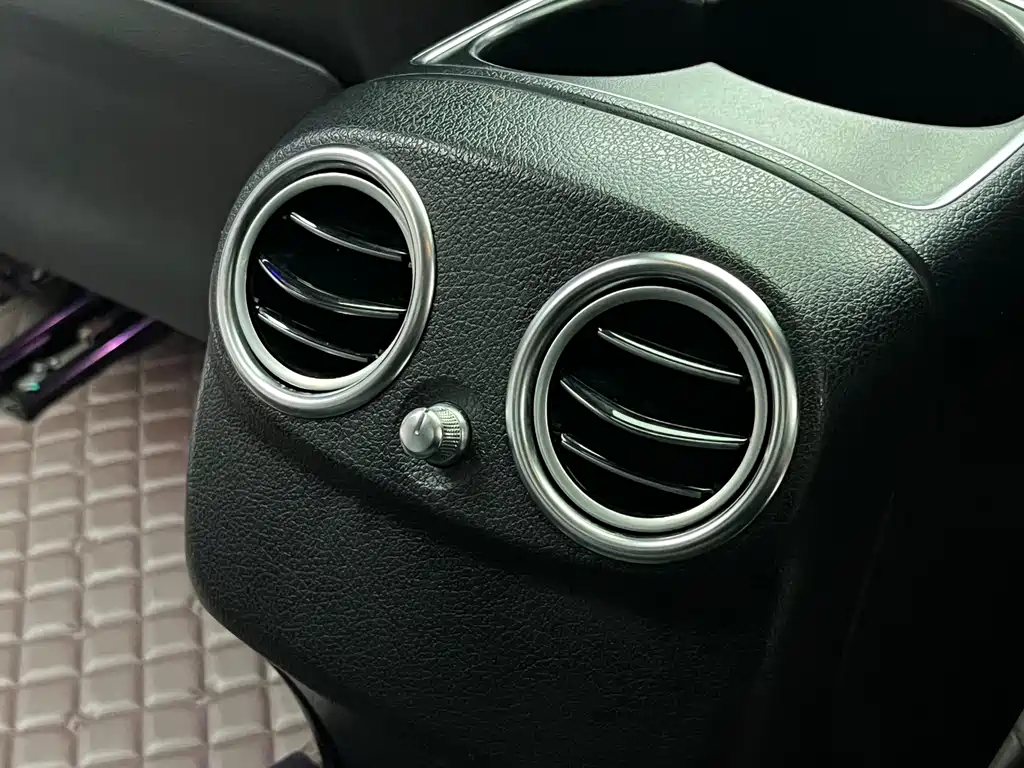 Mercedes-Benz E-Class — миниатюра 18