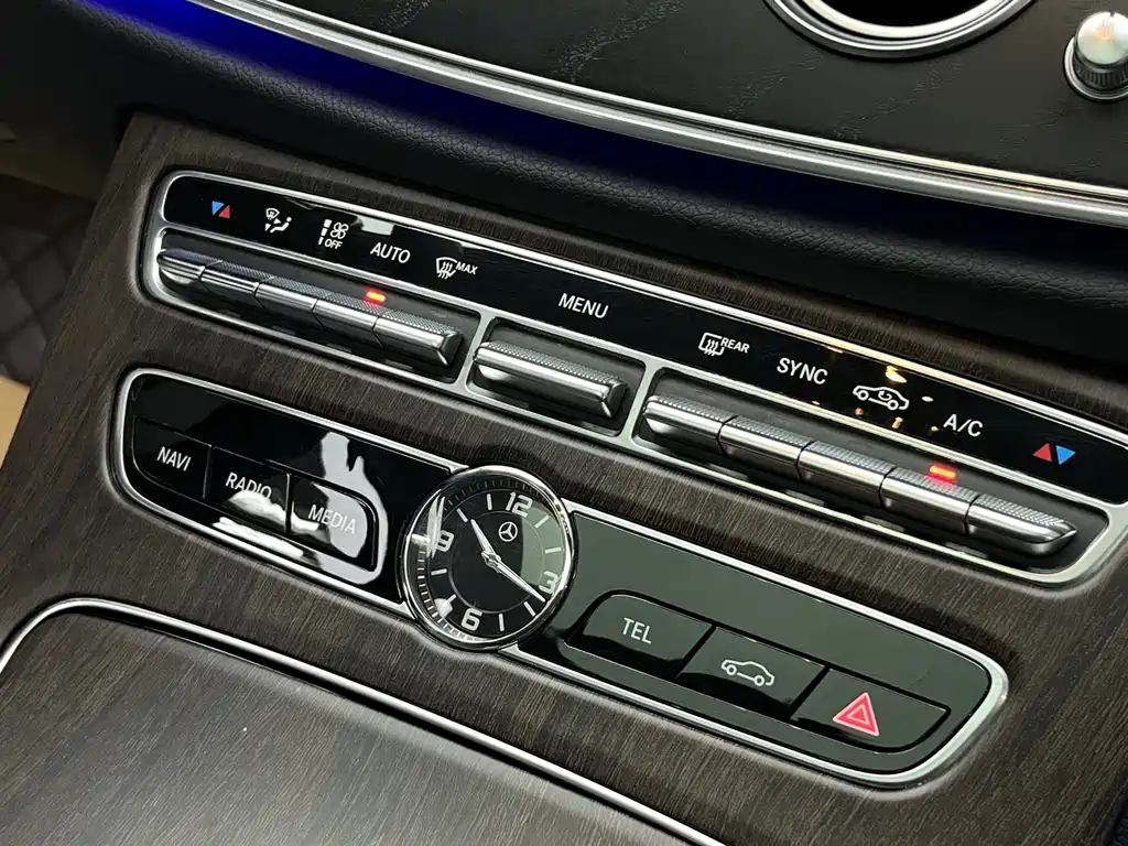 Mercedes-Benz E-Class — миниатюра 21