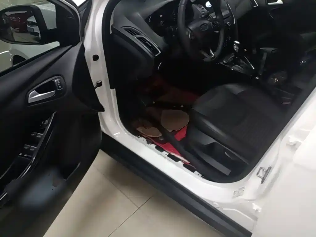 Ford Focus — миниатюра 16