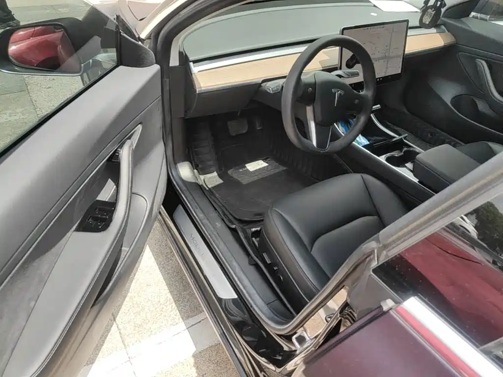 Tesla Model 3 — миниатюра 16