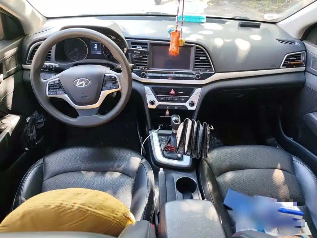 Hyundai Elantra — миниатюра 13