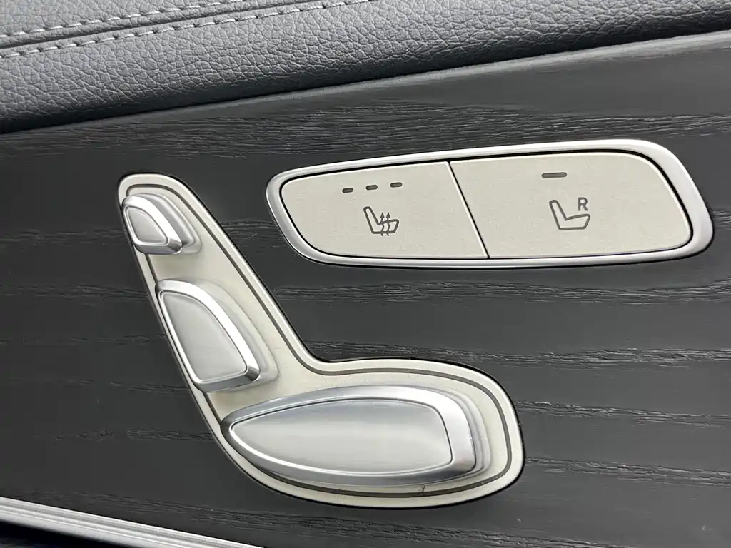 Mercedes-Benz E-Class — миниатюра 9