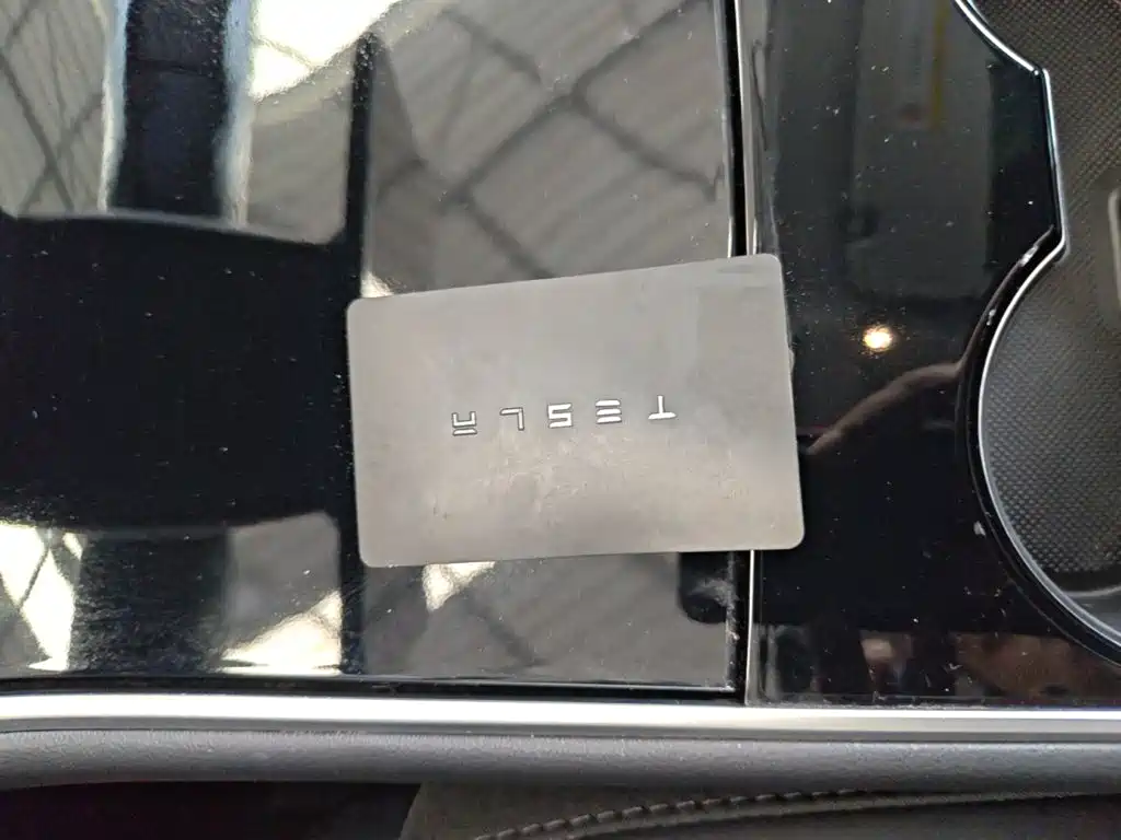 Tesla Model 3 — миниатюра 9