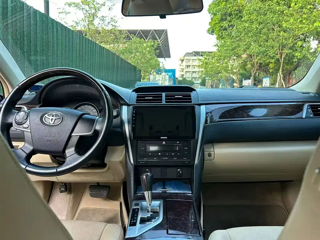 Toyota Camry — миниатюра 5