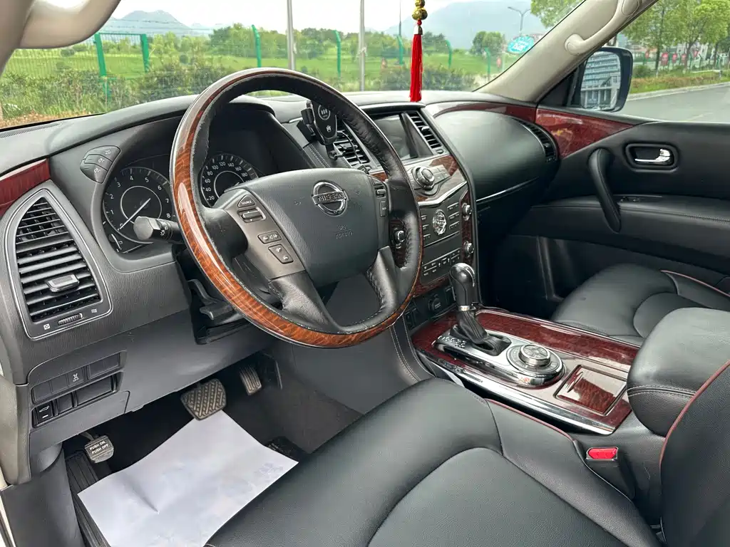 Nissan Patrol — миниатюра 6