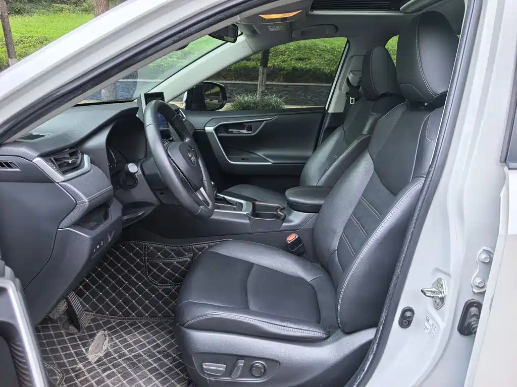 Toyota RAV4 — миниатюра 6