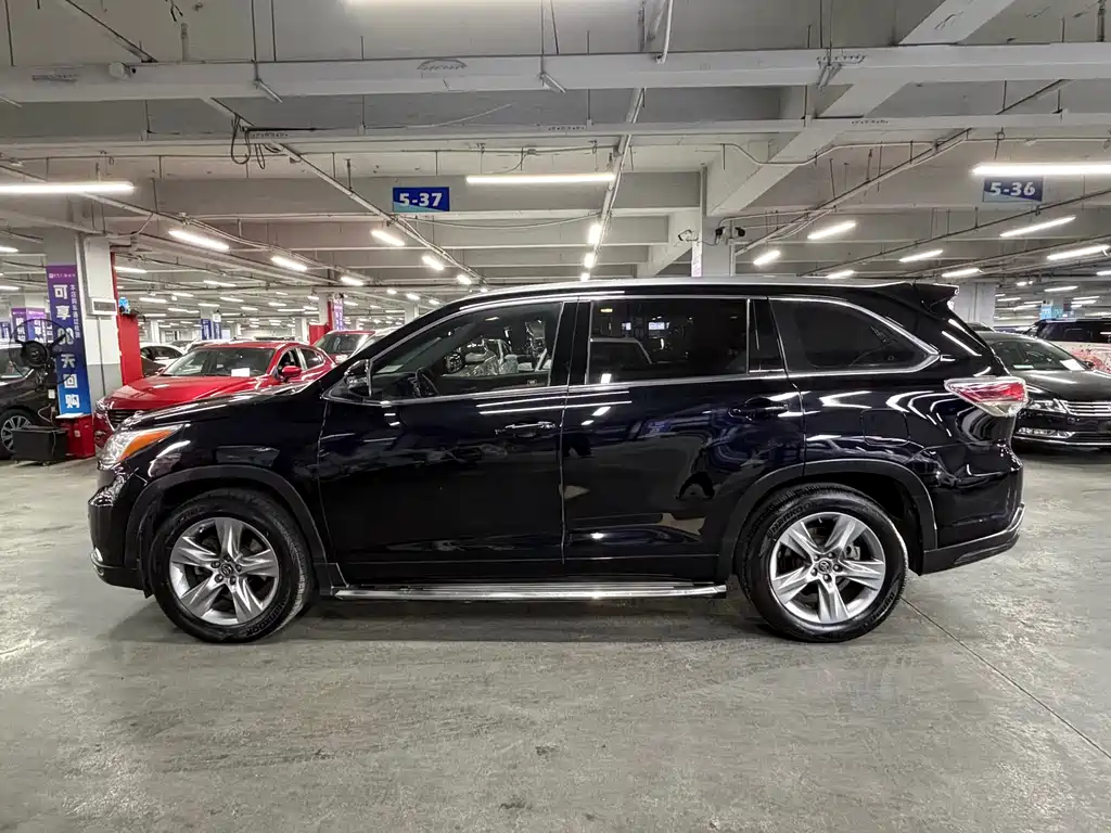 TOYOTA HIGHLANDER