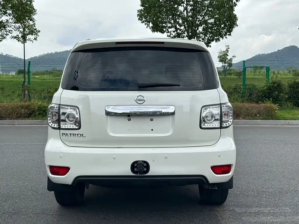 Nissan Patrol — миниатюра 17