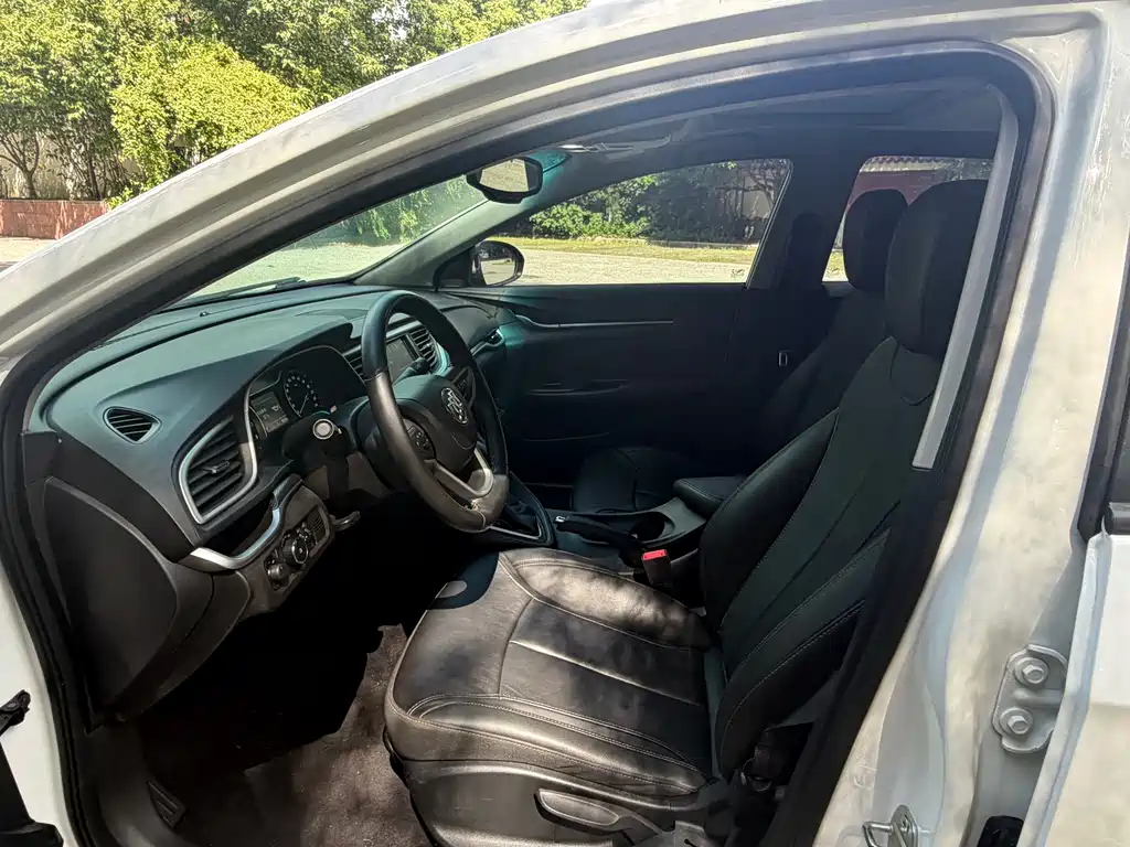 Buick Excelle — миниатюра 8