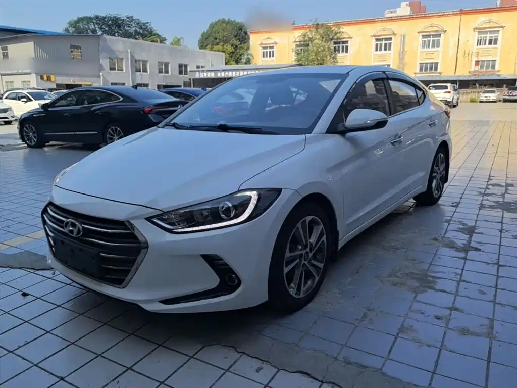 Купить Hyundai Elantra