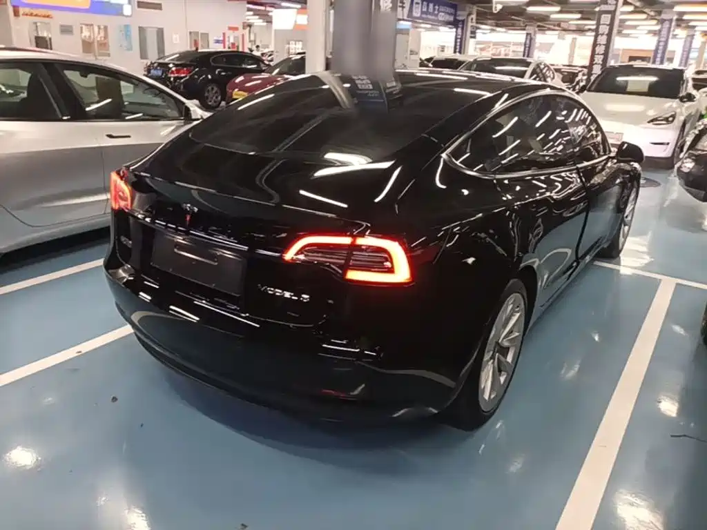 Tesla Model 3 — миниатюра 7