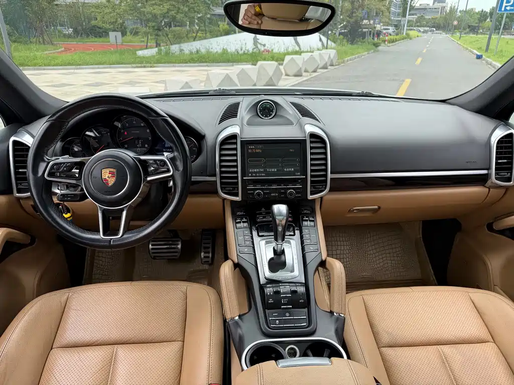 Porsche Cayenne — миниатюра 13