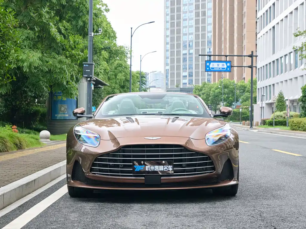 Aston Martin DB12 — миниатюра 2