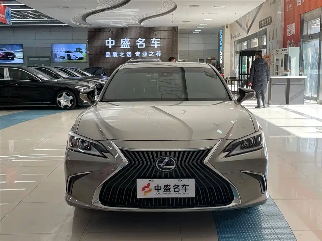 LEXUS ES