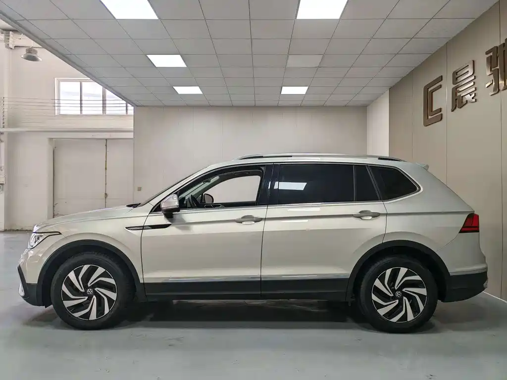 Volkswagen Tiguan L — миниатюра 8