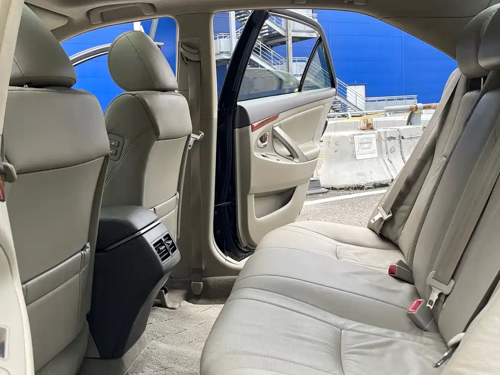 Toyota Camry — миниатюра 9