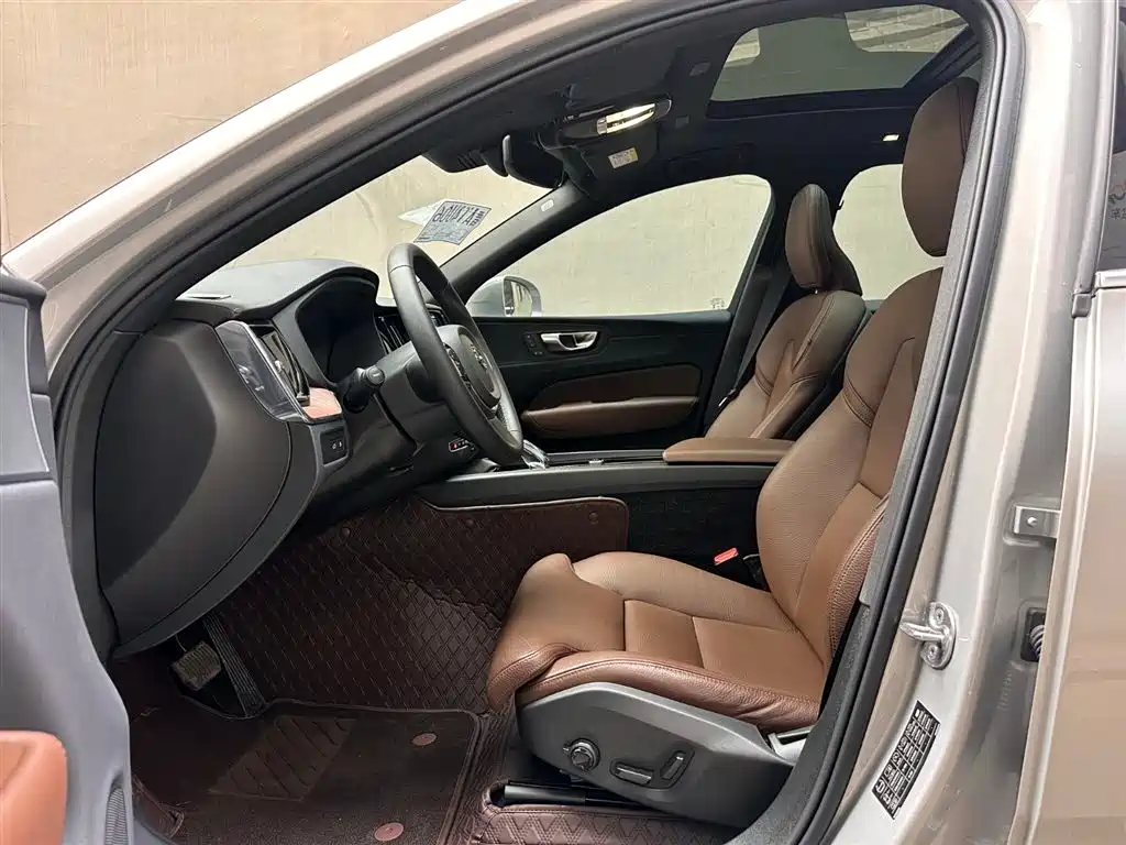 VOLVO XC60 PLUG IN HYBRID