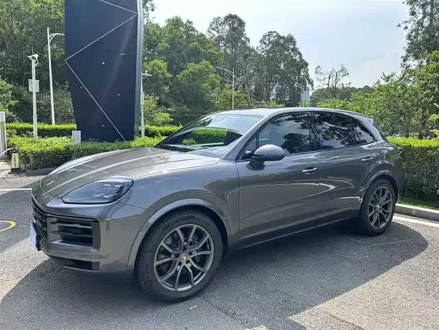 PORSCHE CAYENNE 2025
