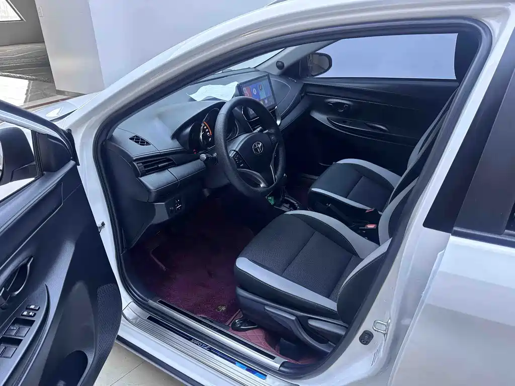 Toyota Yaris L — миниатюра 9