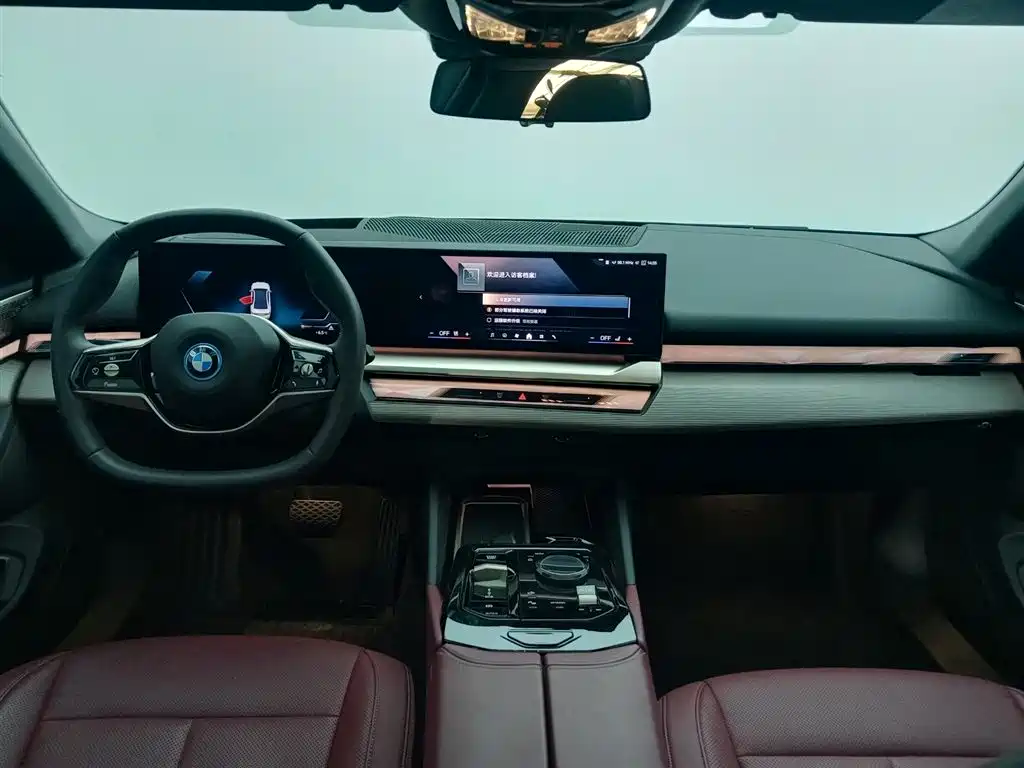 BMW i5 2024 eDrive 35L Luxury
