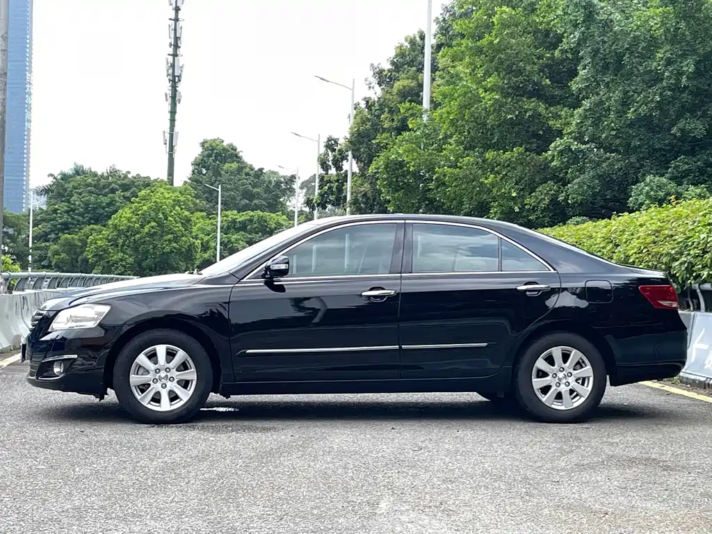 Toyota Camry — миниатюра 4