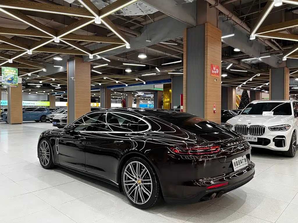 PORSCHE PANAMERA