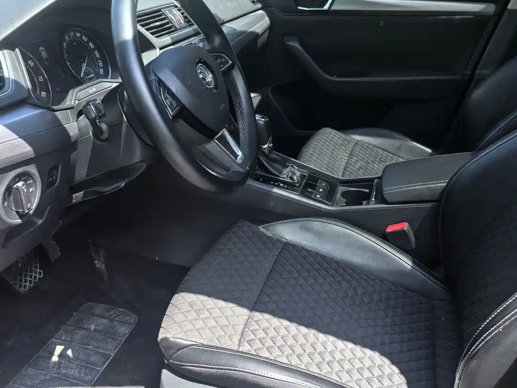 Skoda Superb — миниатюра 7