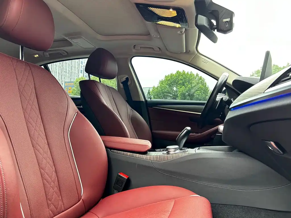 BMW 5 Series — миниатюра 14