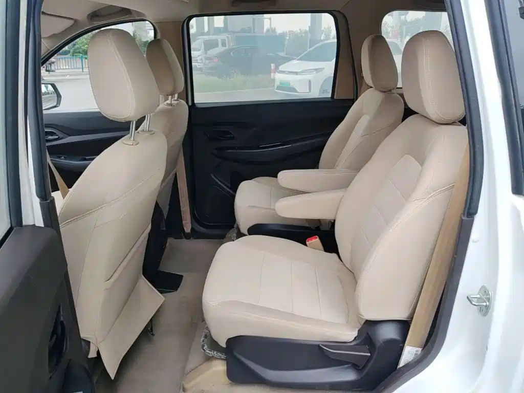 Wuling Hongguang — миниатюра 17
