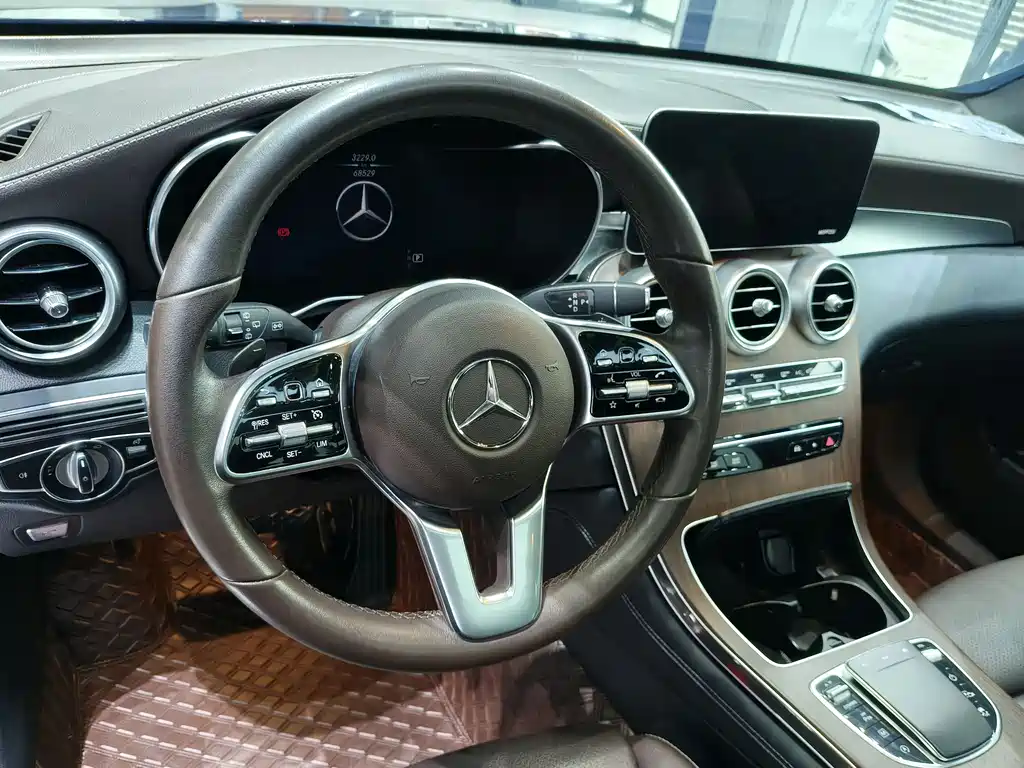 MERCEDES-BENZ GLC