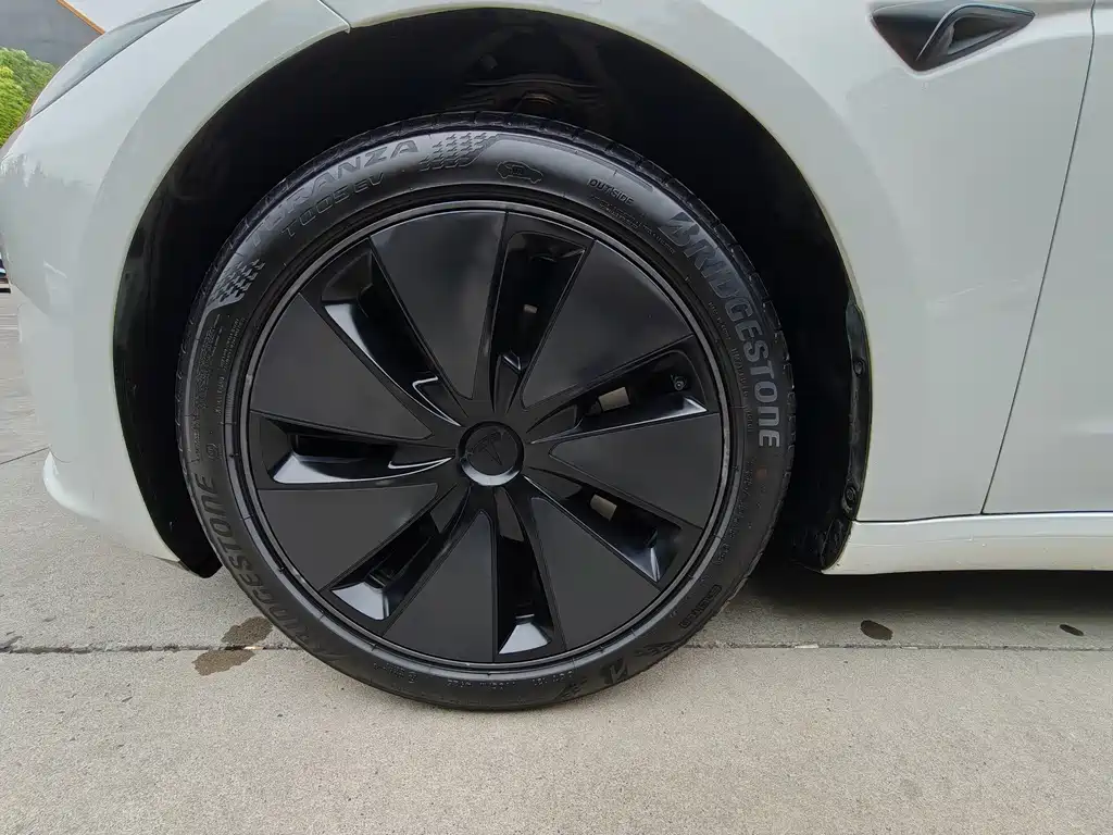 Tesla Model 3 — миниатюра 13