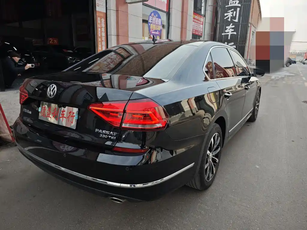 VOLKSWAGEN PASSAT