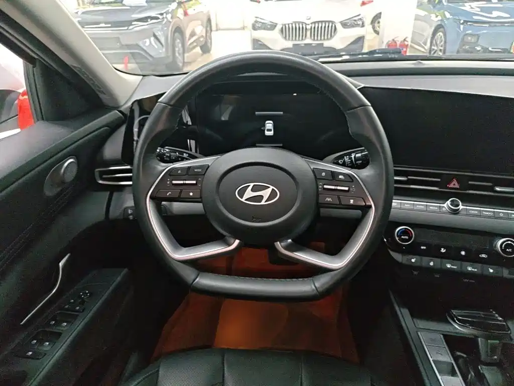 Hyundai Elantra — миниатюра 11