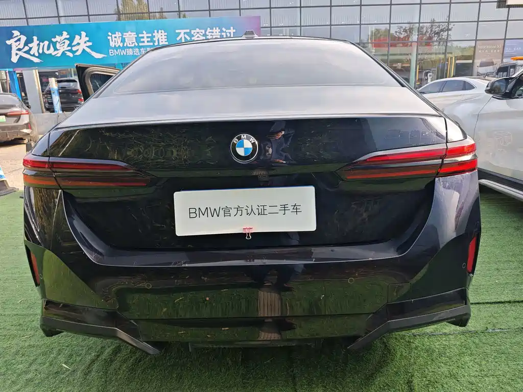 BMW 5 Series — миниатюра 11