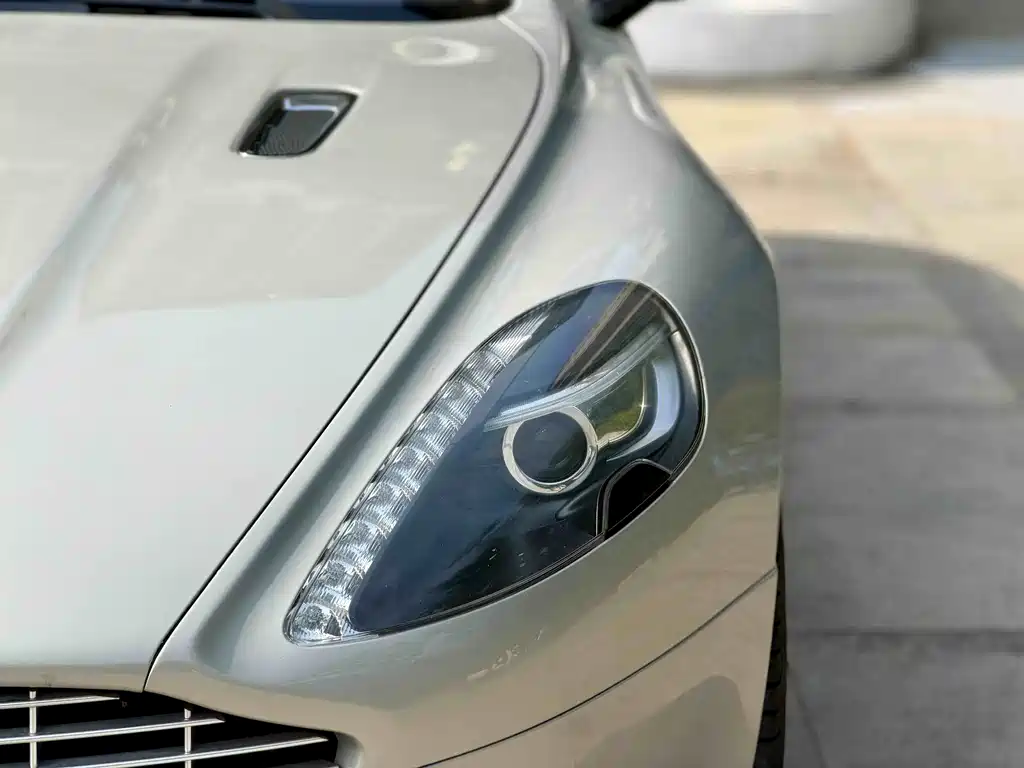 Aston Martin Rapide — миниатюра 3